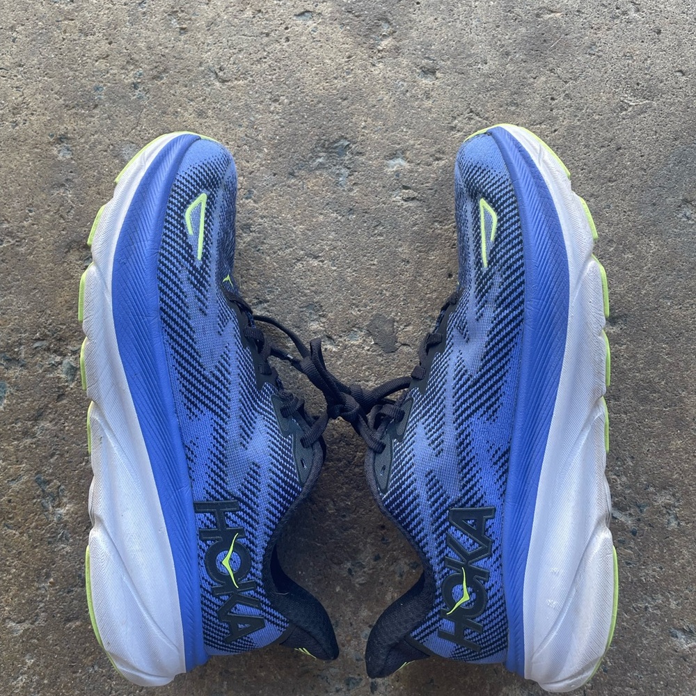 Hoka One One Clifton 9 Men's 8 and Women's 9.5